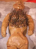 Doll_with_pins_in_it,_Museum_of_Witchcraft.webp