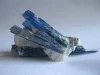 260px-Kyanite_crystals.webp