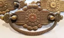 4-Antique-Medallion-dresser-Drawer-Pulls-Handles.webp