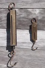 antique-Chatillon-brass-scales-25-lb-50-lb-hanging-scale-1800s-patent-dates-Laurel-Leaf-Farm-...webp