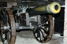 Cannon,_Château_du_Haut-Koenigsbourg,_France.webp