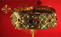 1200px-Iron_Crown.webp