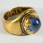 Xmas_ring_angle_top_1912_master.webp