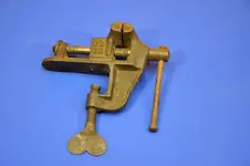 old_vise_for_sale_alter_Schraubstock_zu_verkaufen_ml.webp