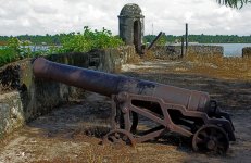 Cannon_in_Batticaloa_Portuguse_Fort.JPG