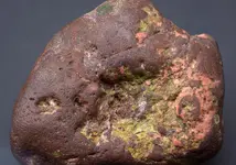agate with epidote1a.webp