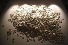 800px-Shapwick_Hoard_at_the_Museum_of_Somerset_4.JPG