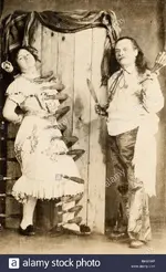 wild-west-show-knife-throwing-act-BH6BWF.webp