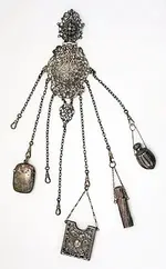 5e5abb5168c9cc3b6cd9253381616dfe--antique-silver-vintage-heart.webp