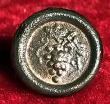 Button Jackson Grape Pattern 1827 1838 Front.webp