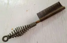 straightening-comb-vintage.webp