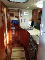 galley_looking_fwd_4c6d55288519411111c165a054a74c39cd5bed28.webp