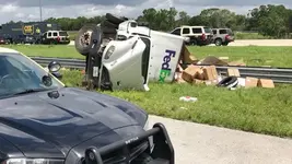 R-FEDEX-TRUCK-CRASH-I-4--16_1527006552605_43163851_ver1.0_640_360.webp