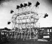 87776fd594f4061b005851846b9f5b6e--carnival-rides-vintage-carnival.webp