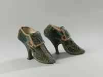 6f3793dcd0e312cbfacdf820981fb380--velvet-shoes-woman-shoes.webp