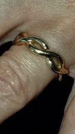 Twist ring.webp