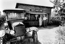 Knotts_Berry_Farm_Stand.webp
