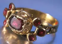 garnetring.webp