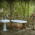 outdoor-bathroom-designs-that-you-gonna-love-26.webp