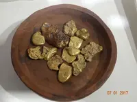800px-Plate_with_gold.webp