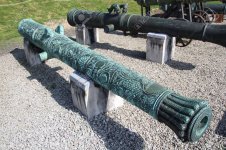 100346515-ornate-turkish-cannon-made-of-bronze-this-18-pounder-was-cast-in-1708-.jpg