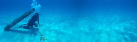 Diving_on_the_Spanish_1715_Fleet_a6e6f458-adfd-441d-bb2d-f4a0117d6620_1600x.webp