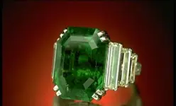 maximillian-emerald-ring-21-04-carat.webp