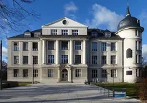 800px-Dahlem_Thielallee_Hahn-Meitner-Bau.webp 800px-Dahlem_Thielallee_Hahn-Meitner-Bau.webp