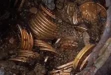 Saddle_Ridge_Hoard_coins_and_dirt.webp