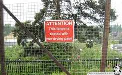 Funny-Signs-Fence-31.webp