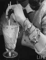 1944-6-different-identification-bracelets-nina-leen-jewelry.webp