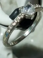 Costume ring w clear heart stone 2020.webp