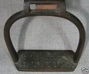 horsegear_stirrup_brass_model1833Dragoon_topsideview_ebay_c1d8_1.webp