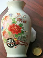 japanvase2.webp