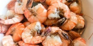Peel-and-Eat-Shrimp-how-to-boil-shrimp-old-bay-seasoning-FI.jpg