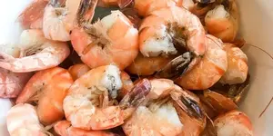 Peel-and-Eat-Shrimp-how-to-boil-shrimp-old-bay-seasoning-FI.webp
