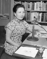 Soong_May-ling_giving_a_special_radio_broadcast.webp