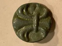 flue de lis button.webp