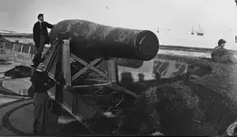 Fifteen inch gun.webp