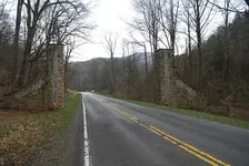 800px-Monongahela_National_Forest_-_Entrance_Gate (Small).webp