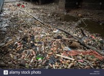 rochdale-canal-at-deansgate-locks-being-drained-of-rubbish-and-litter-KMCBJC.jpg