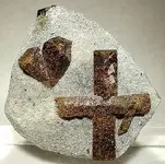 330px-Staurolite-26463.webp