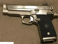 5070184_15_star_m40_40_caliber_handgun_640.webp