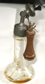 34557111af40c47698f3f4b93190baa6--glass-candy-glass-bottles.webp