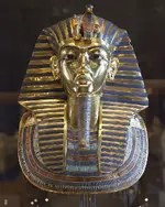 800px-CairoEgMuseumTaaMaskMostlyPhotographed.webp