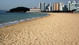 HaeundaeBeach_Busan_SouthKorea_003.webp