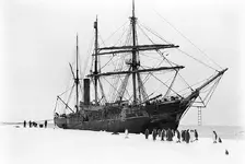 800px-Aurora_anchored_to_floe-ice_off_the_West_Base.webp