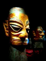 Gold_Mask_(黄金面罩).webp