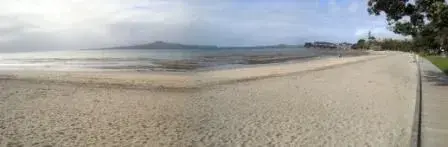 Panorama.small- sort of -  of Kohimarama Beach 1.9.08.webp