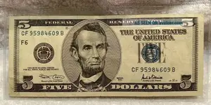 -2001_5_bill_error_blue_seal_and_serial_numbers_five_dollar_bill_rare-1_13000.webp